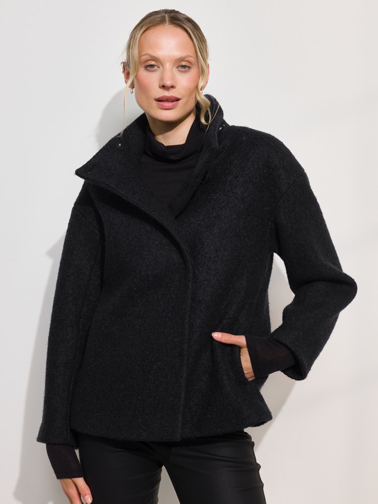 Marita boucle jakke 7508176_EM6-MARIEPHILIPPE-A24-Modell-Front_chn=match_5344_Marita boucle jakke EM6_Marita boucle jakke EM6 7508176.jpg_Front||Front