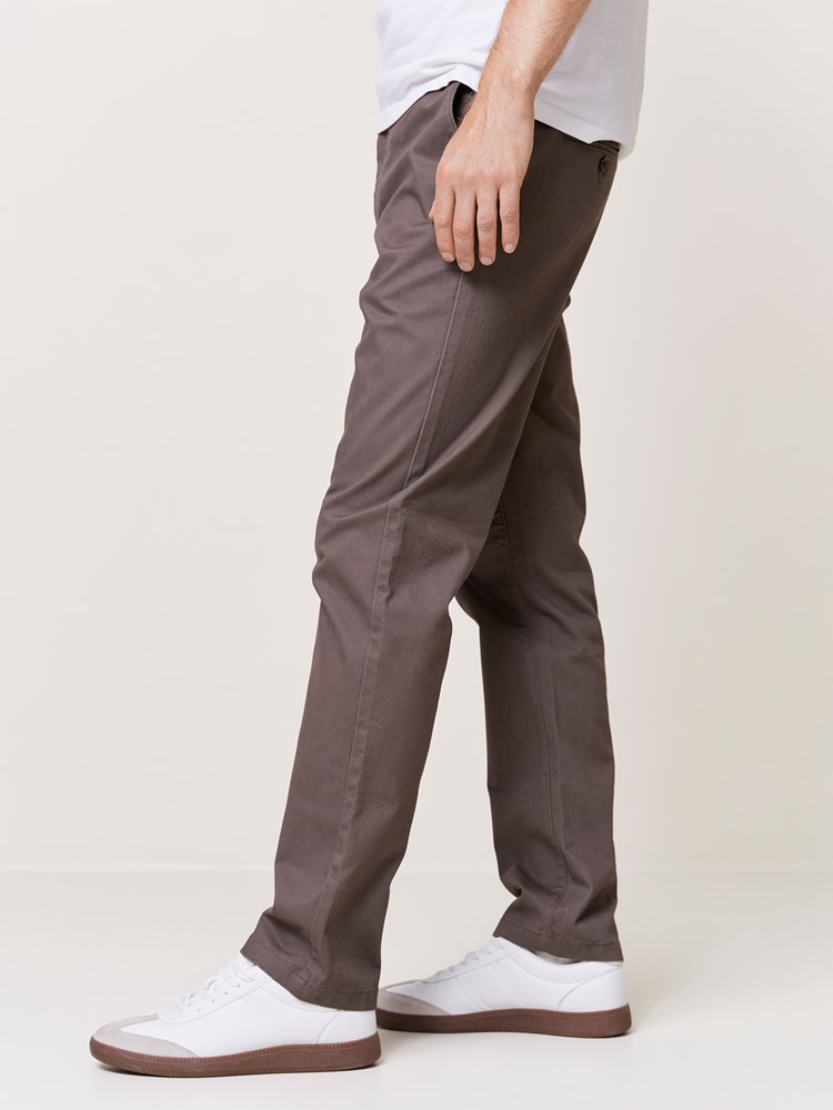 Christer struktur chinos 7508212_APR-REDFORD-A24-Modell-Right_chn=match_6520_Christer struktur chinos APR_Christer struktur chinos APR 7508212.jpg_Right||Right