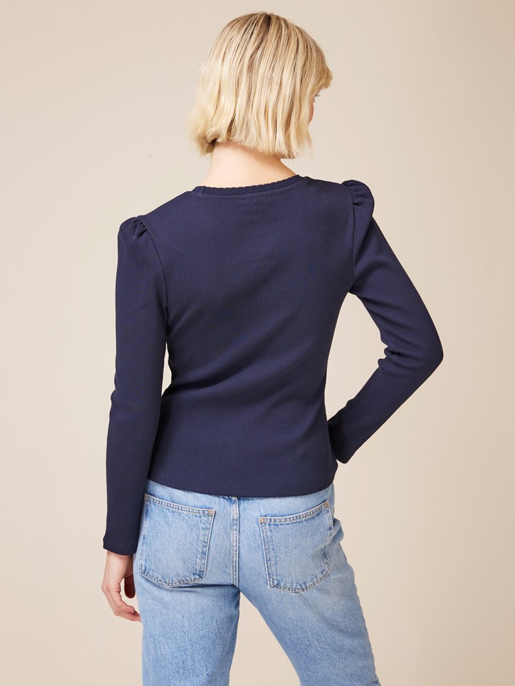 Julia genser 7508304_EM6-JEANPAUL-A24-Front_3673_Julia genser_Julia genser EM6_Julia genser EM6 7508304.jpg_Front||Front