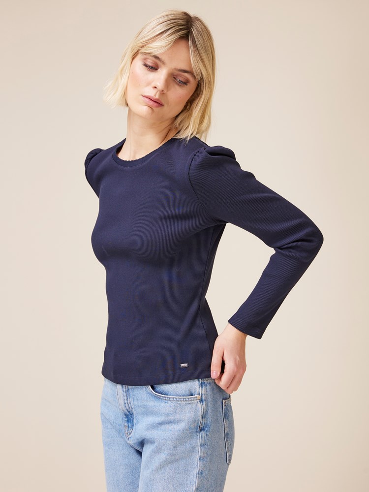 Julia genser 7508304_EM6-JEANPAUL-A24-Front_5296_Julia genser_Julia genser EM6_Julia genser EM6 7508304.jpg_Front||Front