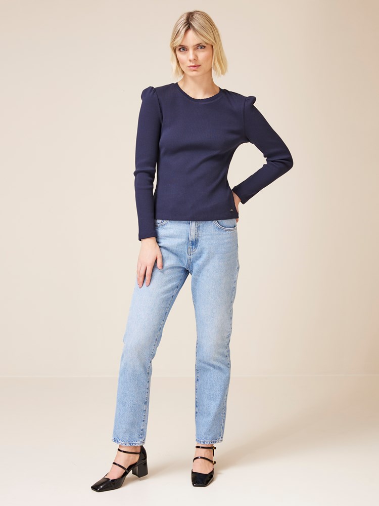 Julia genser 7508304_EM6-JEANPAUL-A24-Front_7327_Julia genser_Julia genser EM6_Julia genser EM6 7508304.jpg_Front||Front
