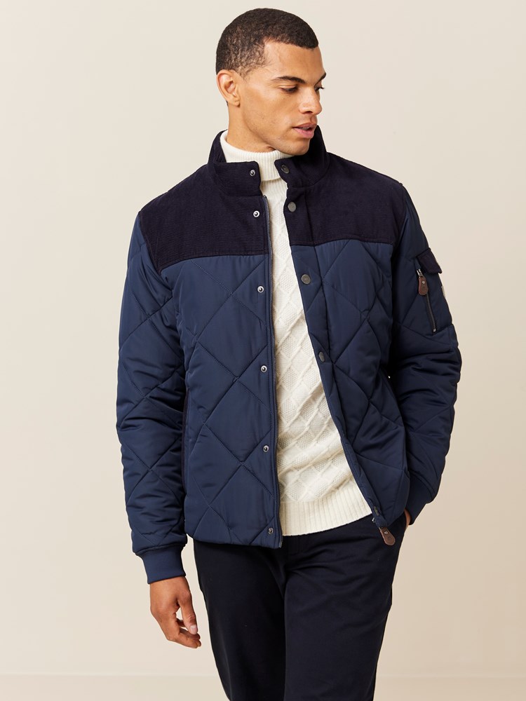 Devon quiltjakke 7508356_EM6-JEANPAUL-A24-Modell-Front_6960_Devon quiltjakke EM6_Devon quiltjakke EM6 7508356.jpg_Front||Front