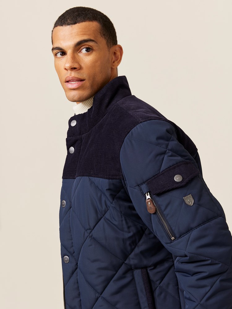 Devon quiltjakke 7508356_EM6-JEANPAUL-A24-Modell-Front_7565_Devon quiltjakke EM6_Devon quiltjakke EM6 7508356.jpg_Front||Front