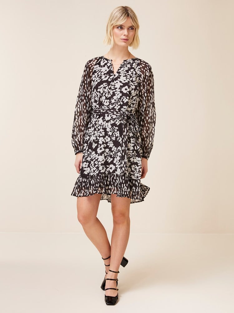 Viona kjole 7508413_O62-JEANPAUL-A24-Front_3385_Viona kjole O62_Viona kjole O62 7508413.jpg_Front||Front