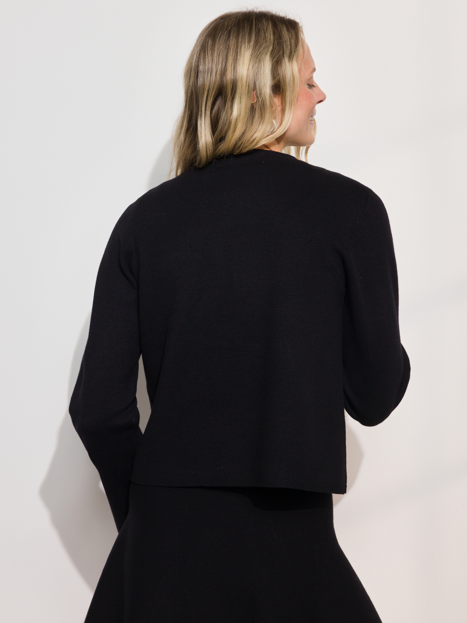 Hanna genser 7508425_CAB-DONNA-A24-Modell-Back_chn=match_4639_Hanna genser CAB_Hanna genser CAB 7508425.jpg_Back||Back