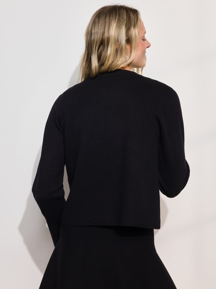 Hanna genser 7508425_CAB-DONNA-A24-Modell-Back_chn=match_4639_Hanna genser CAB_Hanna genser CAB 7508425.jpg_Back||Back