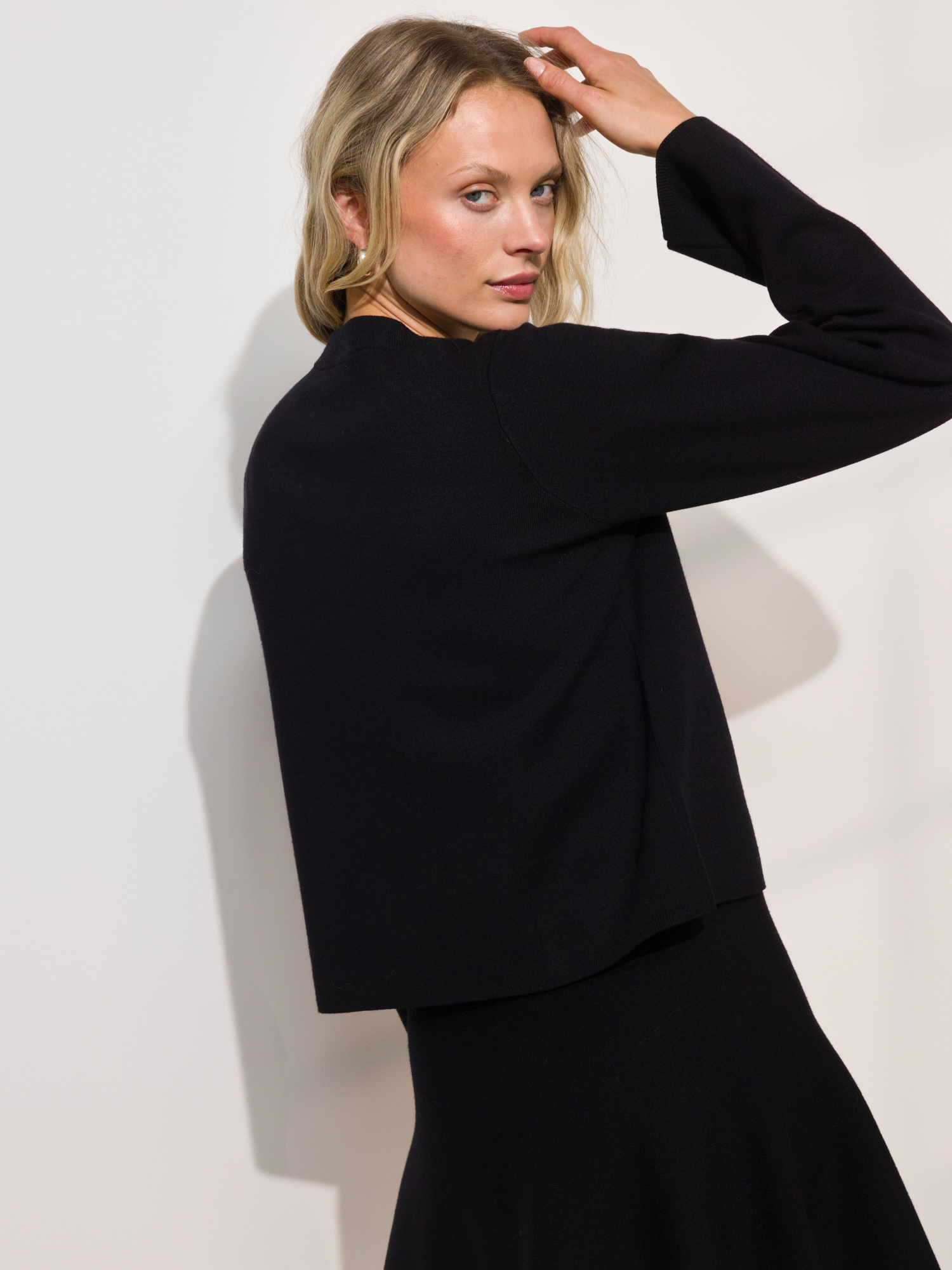 Hanna genser 7508425_CAB-DONNA-A24-Modell-Back_chn=match_9935_Hanna genser CAB_Hanna genser CAB 7508425.jpg_Back||Back
