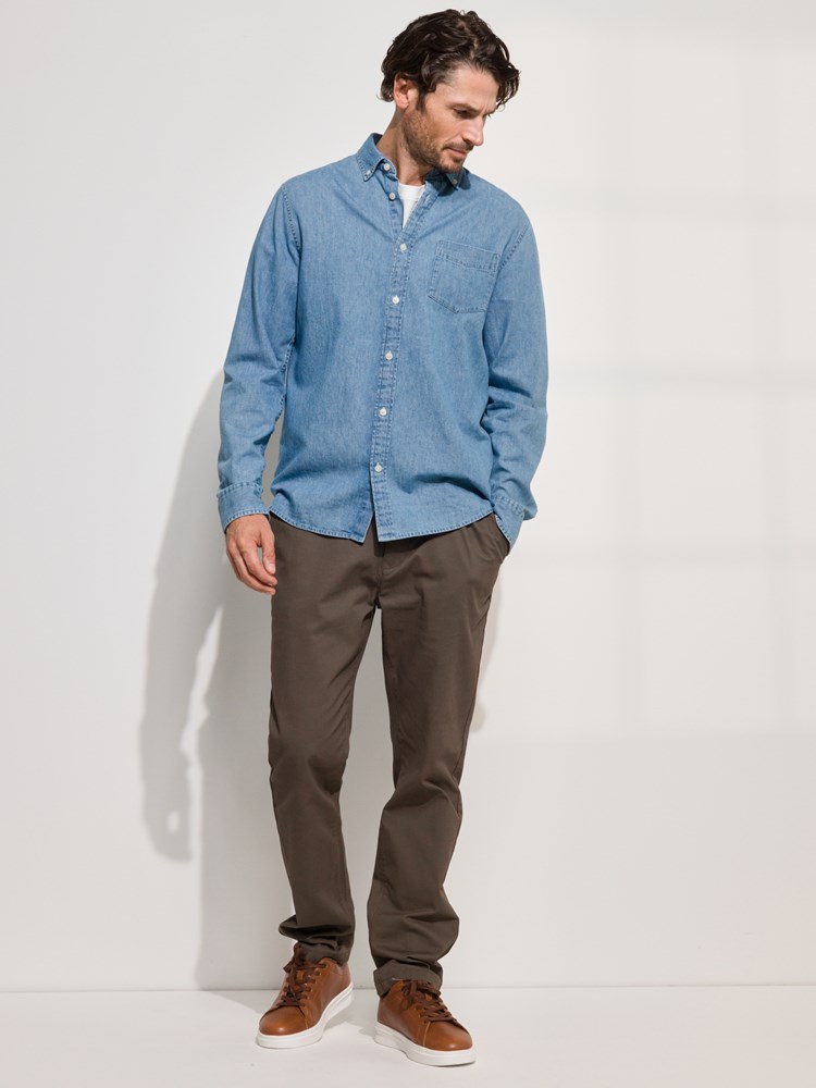 Chambray skjorte 7508443_EDU-REDFORD-A24-Modell-Front_chn=match_4851_Chambray skjorte EDU_Chambray skjorte EDU 7508443.jpg_Front||Front