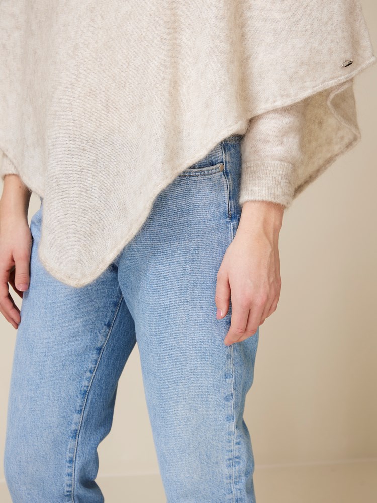 Lone poncho 7508490_I4C_Jean Paul_Lone Poncho_A24 (4)_Lone poncho I4C_Lone poncho I4C 7508490.jpg_