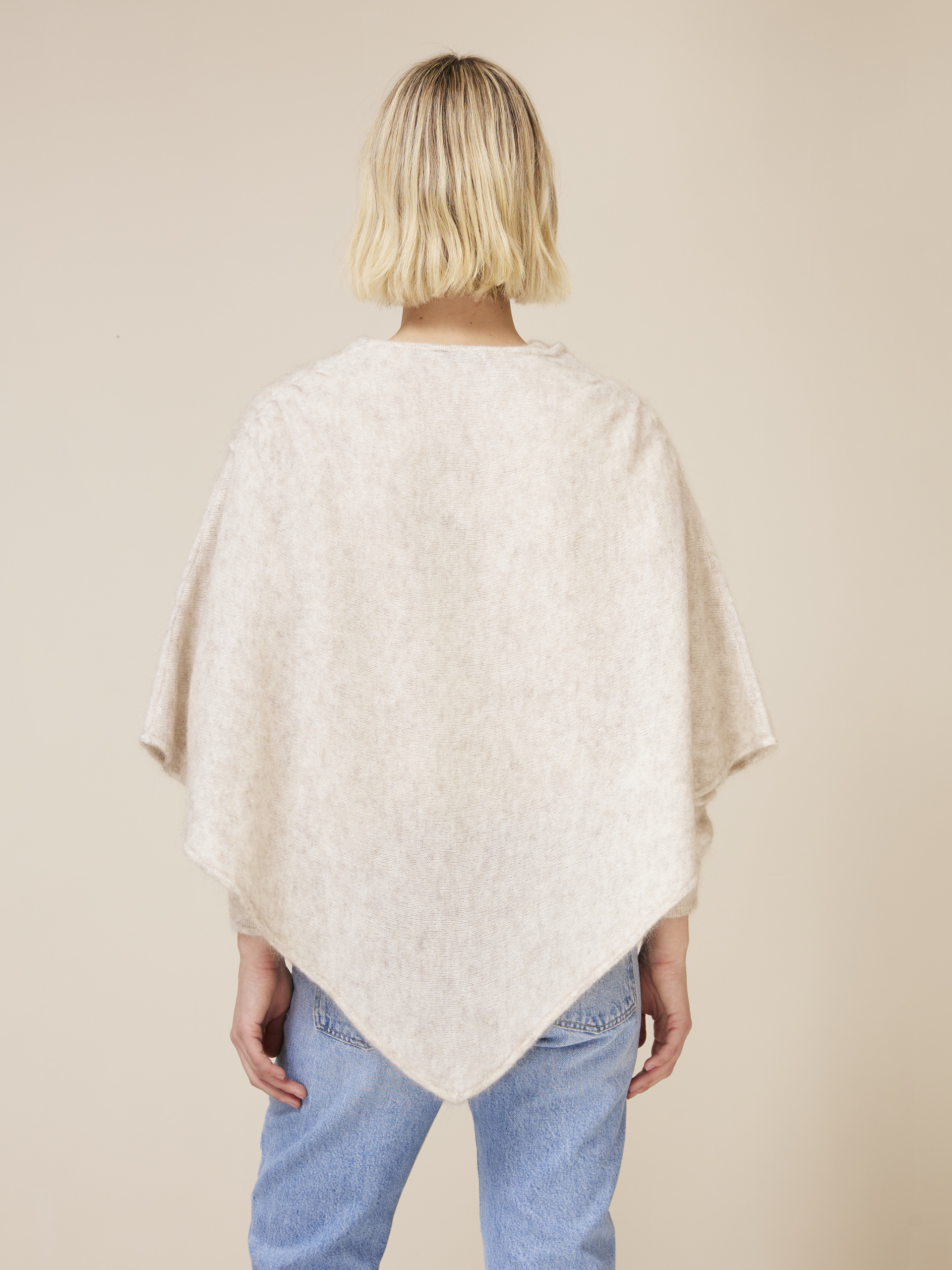 Lone poncho 7508490_I4C_Jean Paul_Lone Poncho_A24 (5)_Lone poncho I4C_Lone poncho I4C 7508490.jpg_