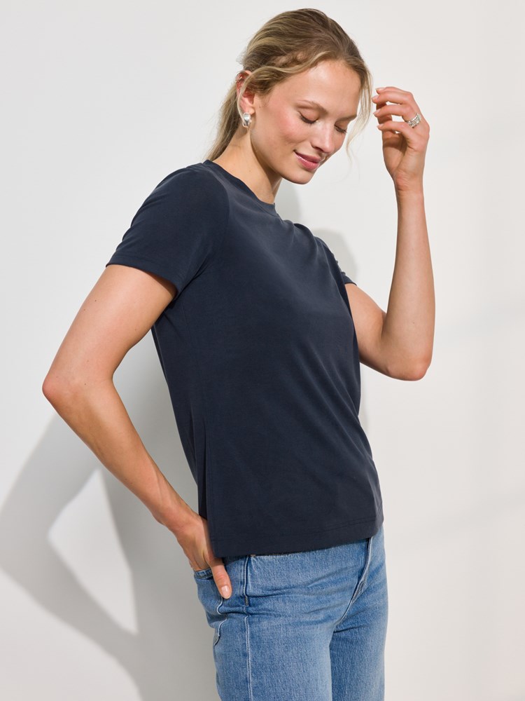 Lisa t-skjorte 7508588_C26-DONNA-A24-Modell-Front_chn=match_8479_Lisa t-skjorte C26_Lisa t-skjorte C26 7508588.jpg_Front||Front