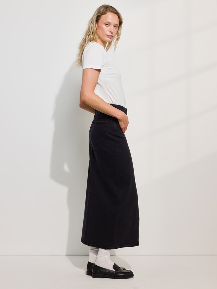 Estelle denimskjørt 7508730_CAB-DONNA-A24-Modell-Front_chn=match_6768_Estelle denimskjørt CAB_Estelle denimskjørt CAB 7508730.jpg_Front||Front