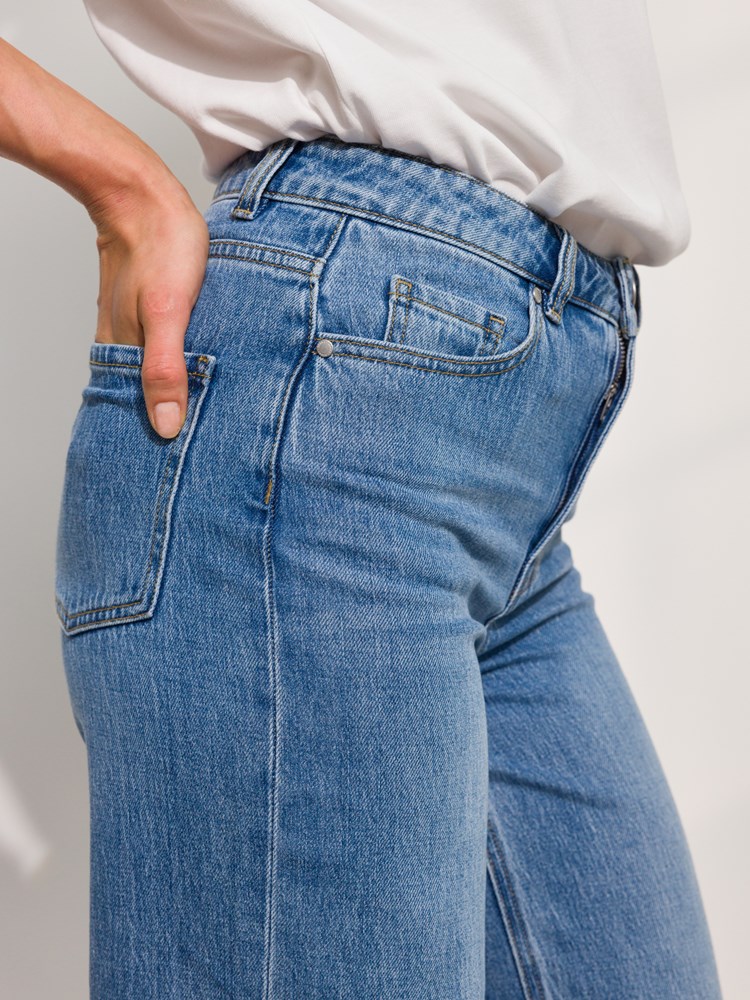 Estelle wide jeans 7508732_D06-DONNA-A24-Modell-Front_chn=match_725_Estelle wide jeans D06_Estelle wide jeans D06 7508732.jpg_Front||Front