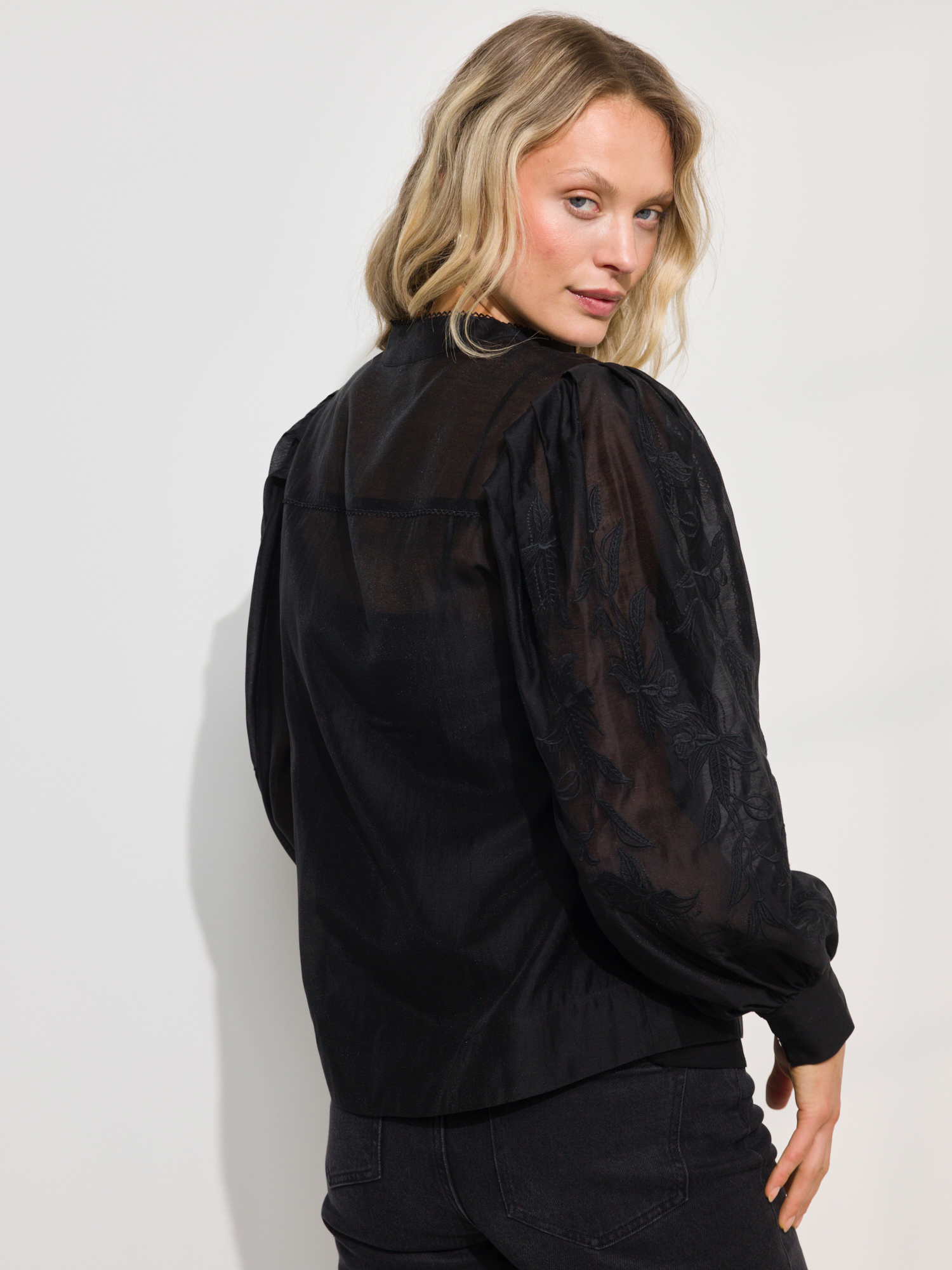 Nia bluse 7508776_CAB-DONNA-A24-Modell-Back_chn=match_5818_Nia bluse CAB_Nia bluse CAB 7508776.jpg_Back||Back