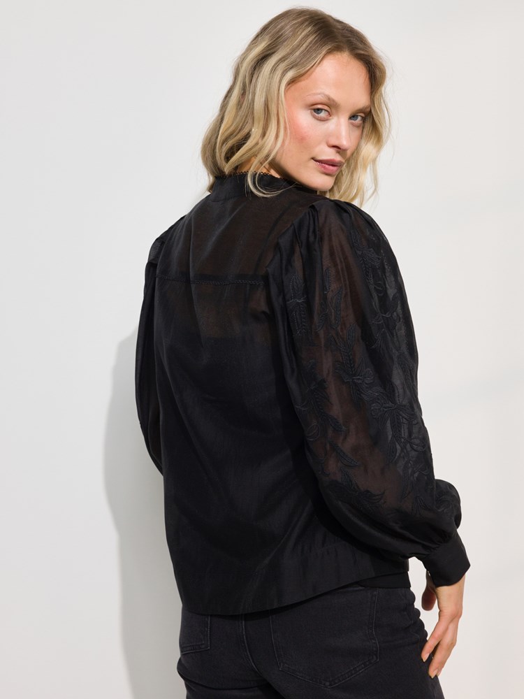 Nia bluse 7508776_CAB-DONNA-A24-Modell-Back_chn=match_5818_Nia bluse CAB_Nia bluse CAB 7508776.jpg_Back||Back