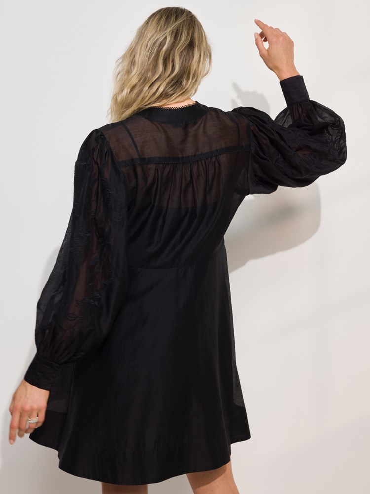 Nia kjole 7508777_CAB-DONNA-A24-Modell-Back_chn=match_2428_Nia kjole CAB 7508777.jpg_Back