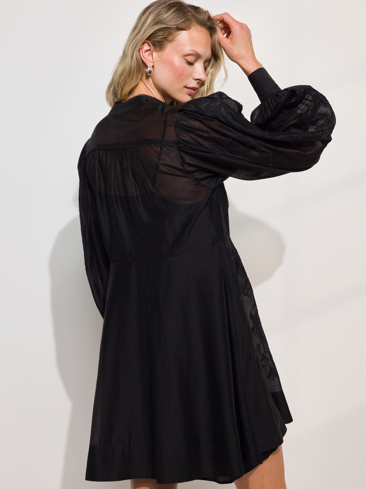Nia kjole 7508777_CAB-DONNA-A24-Modell-Back_chn=match_6426_Nia kjole CAB 7508777.jpg_Back