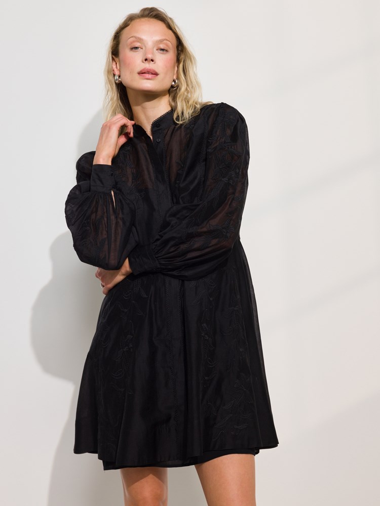 Nia kjole 7508777_CAB-DONNA-A24-Modell-Front_chn=match_7116_Nia kjole CAB 7508777.jpg_Front