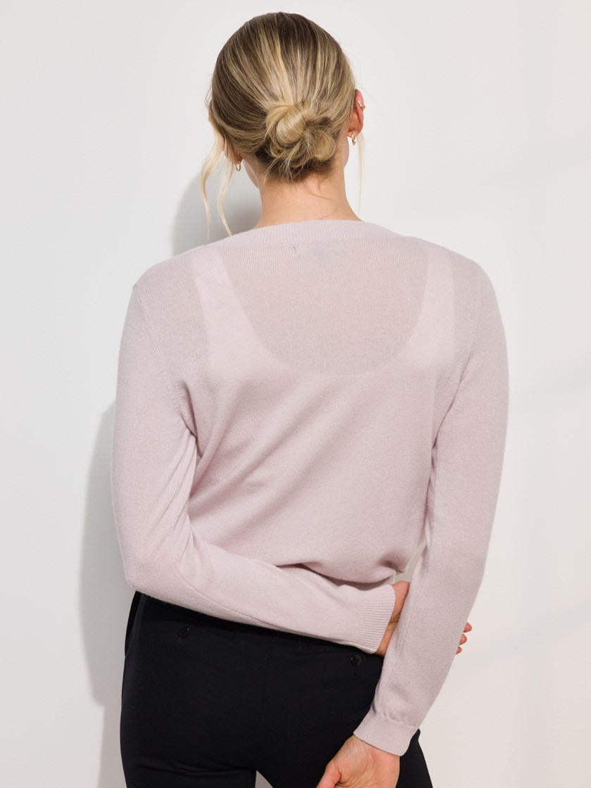 7508880 I4I 7508880_I4I-MARIEPHILIPPE-A24-Modell-Back_chn=match_3222_Vita cardigan I4I_Vita cardigan i merinoull I4I.jpg_Back||Back