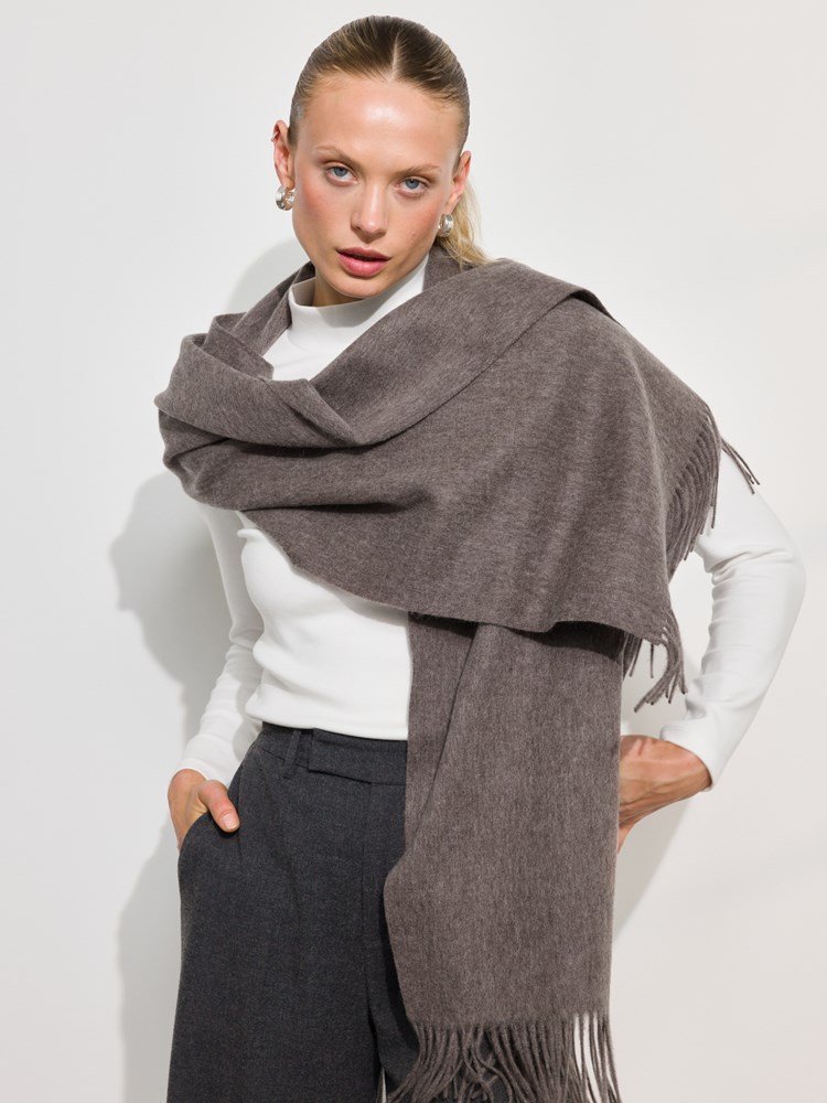 Maria ullskjerf 7508910_AHG-DONNA-A24-Modell-Front_chn=match_1896_Maria skjerf AHG_Maria ullskjerf AHG_Maria ullskjerf AHG 7508910.jpg_Front||Front