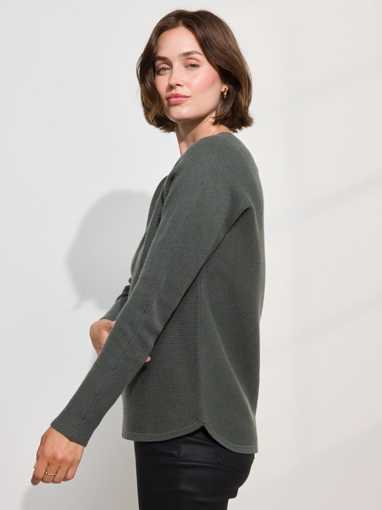 Molline genser 7508917_MWH-MARIEPHILIPPE-A24-Modell-Left_chn=match_6847_Molline genser I7M_Molline genser I7M 7508917.jpg_