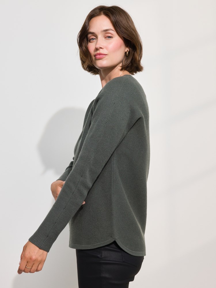 Molline genser 7508917_MWH-MARIEPHILIPPE-A24-Modell-Left_chn=match_6847_Molline genser I7M_Molline genser I7M 7508917.jpg_