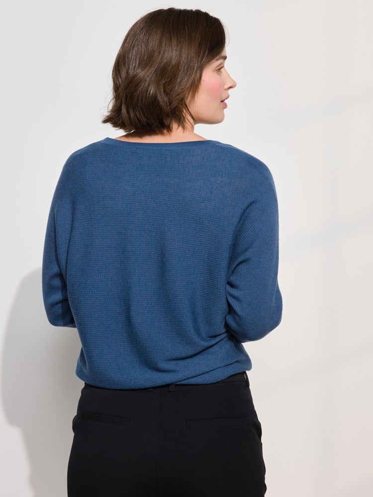 Mona genser i ullblanding 7508925_EEK-MARIEPHILIPPE-A24-Modell-Back_chn=match_5964_Mona genser EEK_Mona genser i ullblanding EEK_Mona genser i ullblanding EEK 7508925.jpg_Back||Back