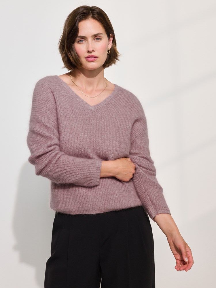 Mari v-hals genser 7508928_MJL-MARIEPHILIPPE-A24-Modell-Front_chn=match_7851_Mari v-hals genser MJL_Mari v-hals genser MJL 7508928.jpg_Front||Front