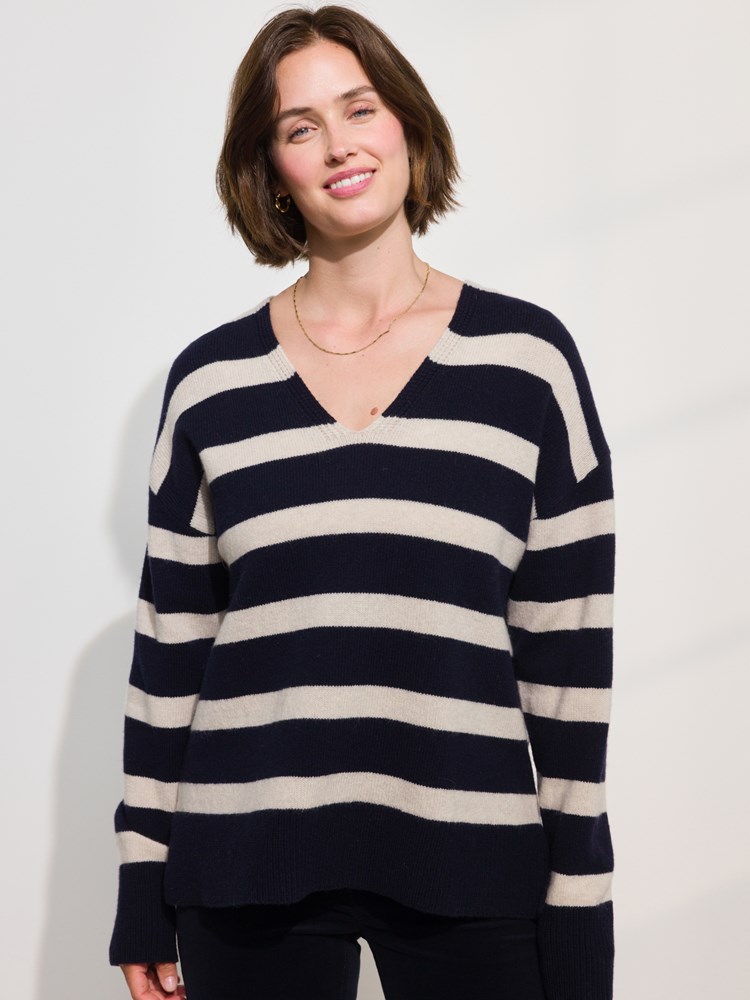 Bea genser 7508941_EM1-MARIEPHILIPPE-A24-Modell-Front_chn=match_5023_Bea genser EM1_Bea genser EM1 7508941.jpg_Front