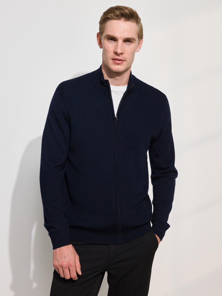 Manzini ullcardigan 7509027_C27-MARIOCONTI-A24-Modell-Front_chn=match_4135_Manzini ullcardigan C27_Manzini ullcardigan C27 7509027.jpg_Front||Front