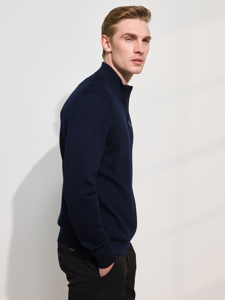 Manzini ullcardigan 7509027_C27-MARIOCONTI-A24-Modell-Left_chn=match_5290_Manzini ullcardigan C27_Manzini ullcardigan C27 7509027.jpg_Left||Left