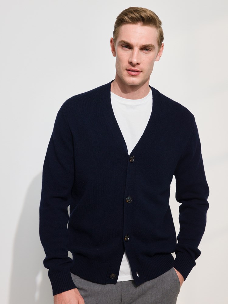 Nicolo cardigan 7509043_C27-MARIOCONTI-A24-Modell-Front_chn=match_5867_Nicolo cardigan C27_Nicolo cardigan C27 7509043.jpg_Front