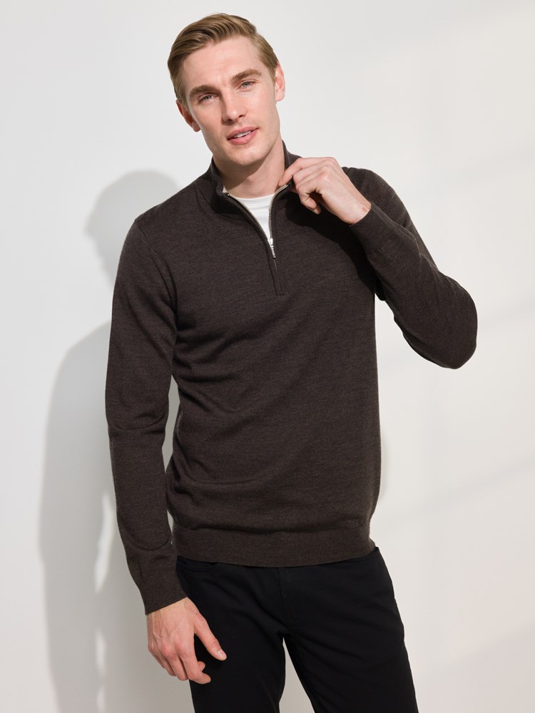 Berto merino zip genser 7509118_AIJ-MARIOCONTI-A24-Modell-Front_chn=match_5015_Berto merino zip genser AIJ_Berto merino zip genser AIJ 7509118.jpg_Front||Front