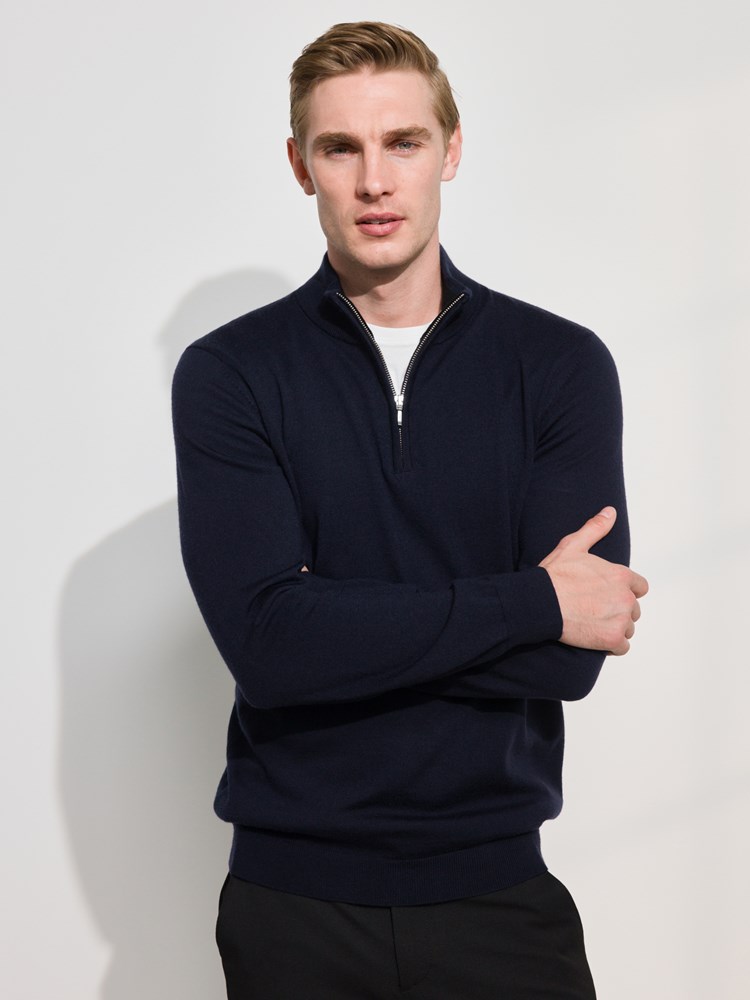 Berto merino zip genser 7509118_EM1-MARIOCONTI-A24-Modell-Front_chn=match_6394_Berto merino zip genser EM1_Berto merino zip genser EM1 7509118.jpg_Front||Front