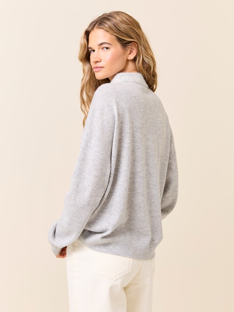 Camille genser 7509142_IEB-JEANPAUL-W24-Modell-Front_4535_Camille genser IEB_Camille genser IEB 7509142.jpg_Front||Front