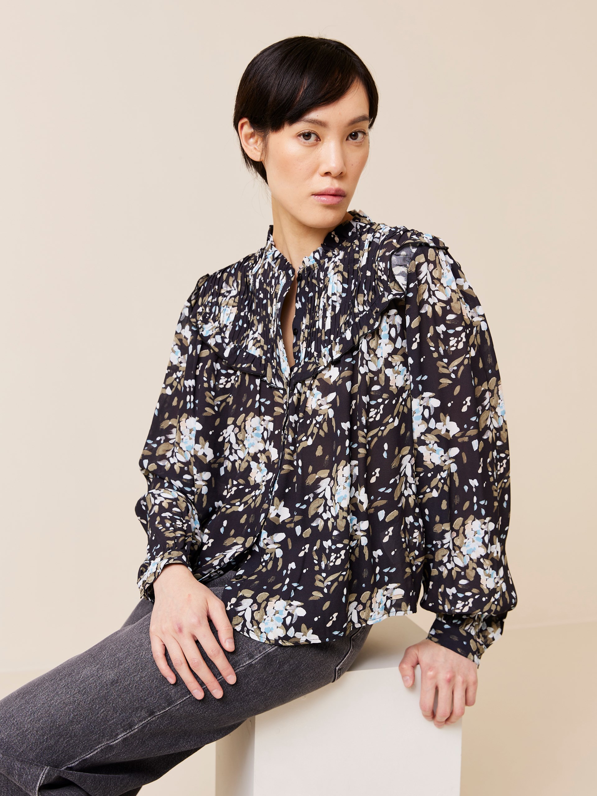 7509146 C25 7509146_C25-JEANPAUL-W24-Front_3972_Henny bluse C25.jpg_Front||Front