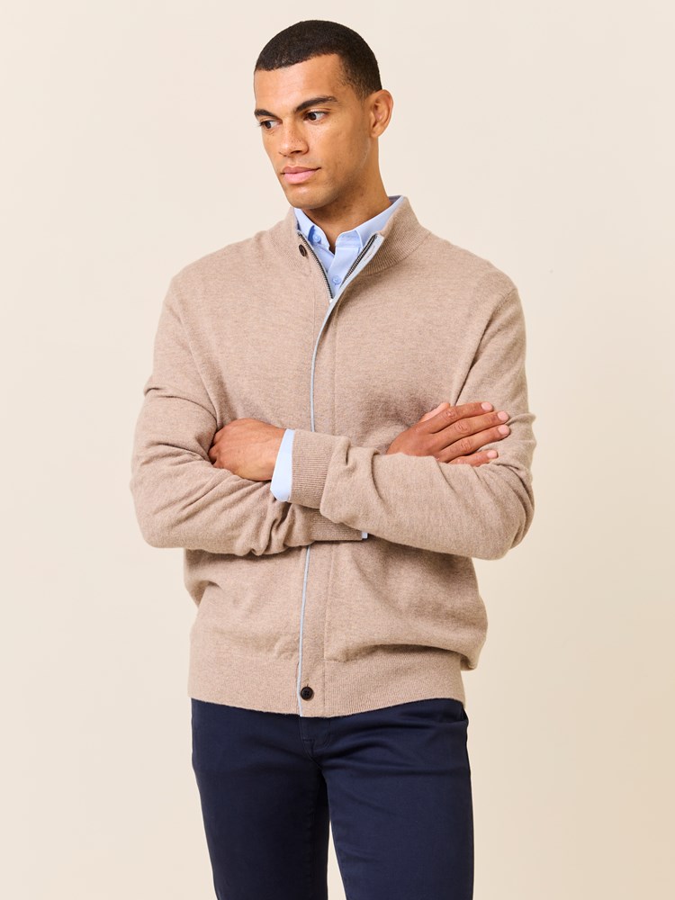 Ethan merino cardigan 7509169_AEI-JEANPAUL-W24-Modell-Front_1742_Ethan merino cardigan AEI 7509169.jpg_Front||Front