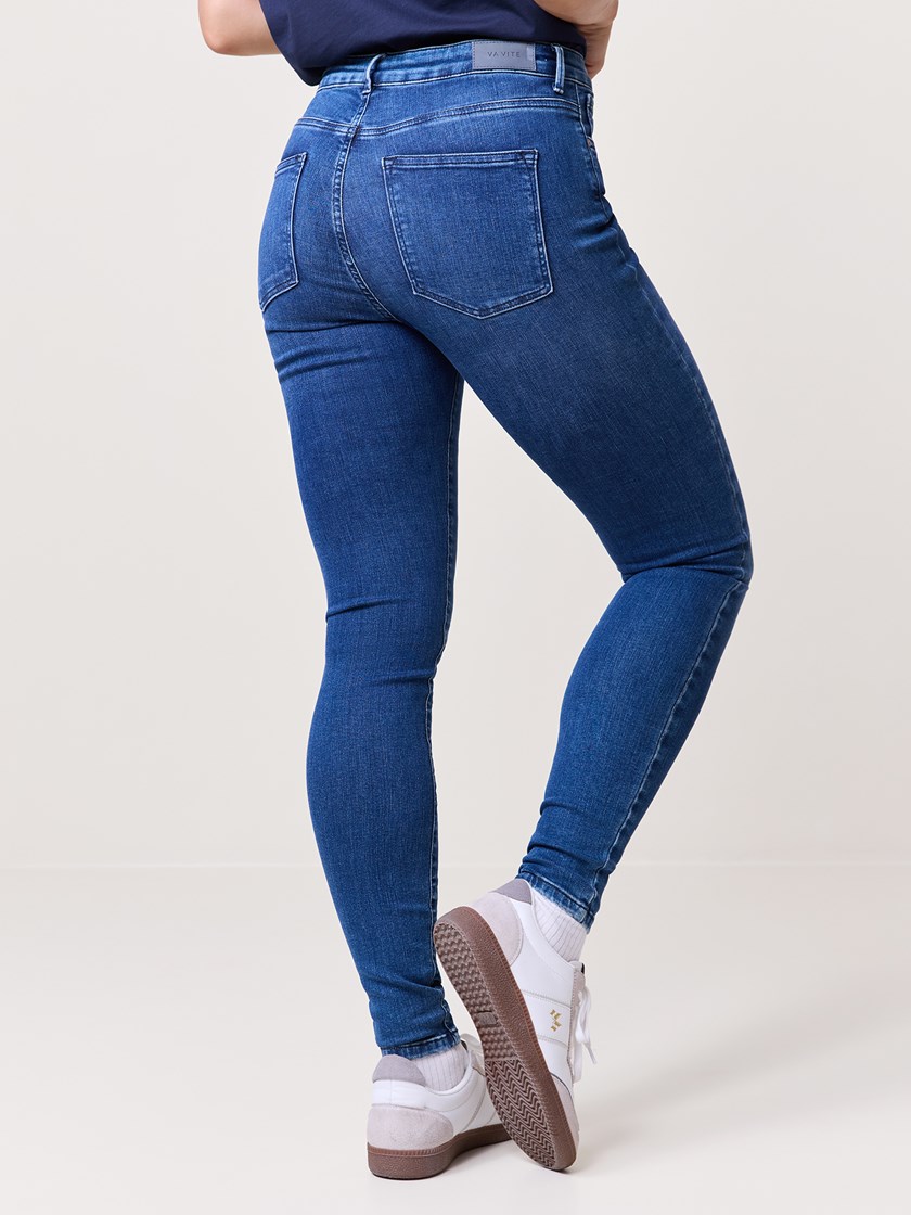 7509184 DAB 7509184_DAB-VAVITE-NOS-Modell-Back_chn=match_8583_Sophia jeans DAB.jpg_Back