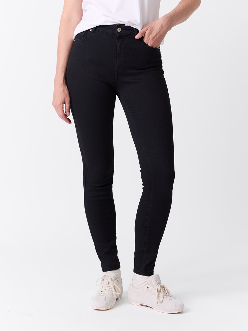 7509185 D03 7509185_D03-VAVITE-NOS-Modell-Front_chn=match_9868_Sophia jeans D03.jpg_Front||Front