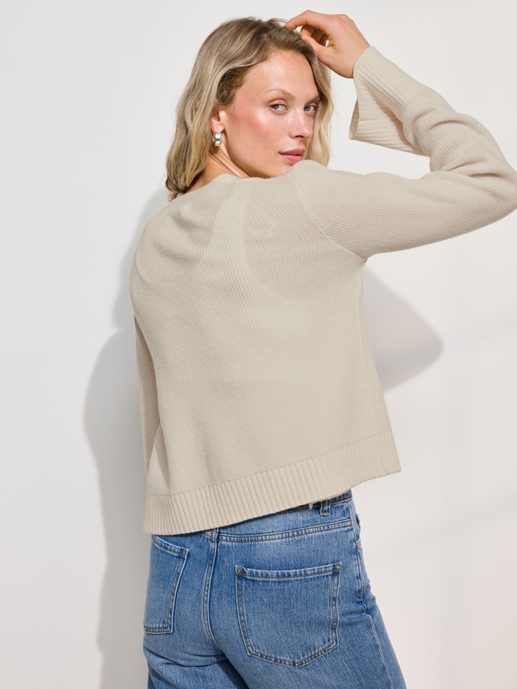 Francine cardigan 7509190_O79-DONNA-A24-Modell-Back_chn=match_6155_Francine cardigan O79_Francine cardigan O79 7509190.jpg_Back||Back