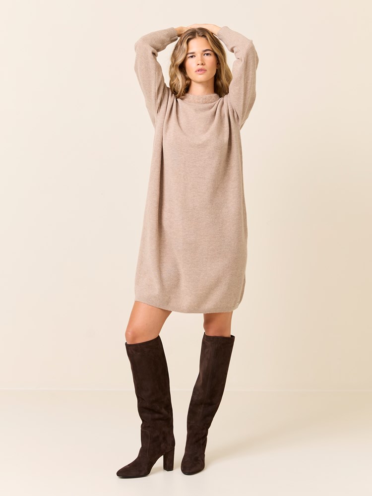 Camille kjole 7509192_AEI-JEANPAUL-W24-Modell-Front_9721_Camille kjole AEI_Camille kjole AEI 7509192.jpg_Front||Front