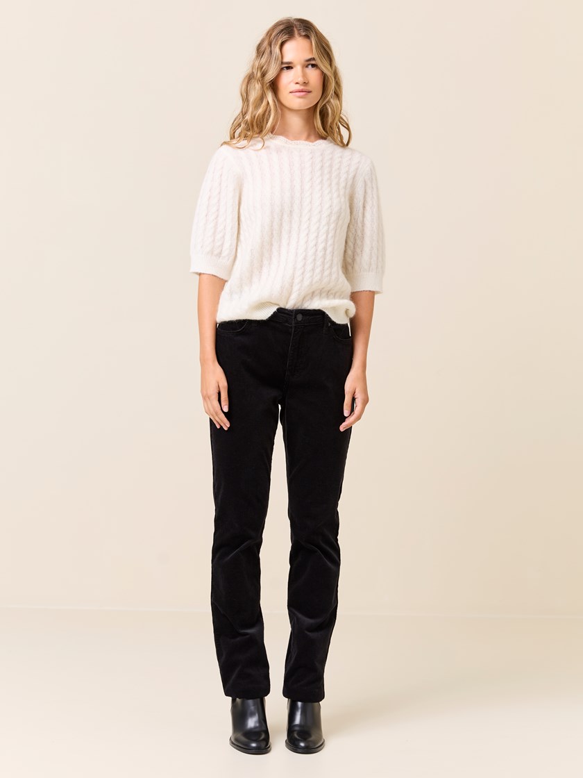 7509283 C25 7509283_EM6-JEANPAUL-W24-Modell-Front_2655_Sabine straight cordbukse C25 7509283.jpg_
