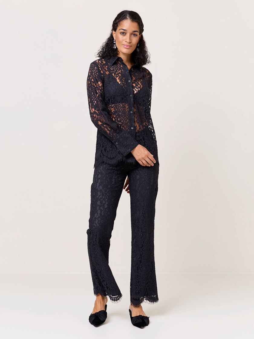 7509317 CAB 7509317_CAB-DONNA-W24-Modell-Front_chn=match_2486_Delilah blondeskjorte CAB 7509317.jpg_