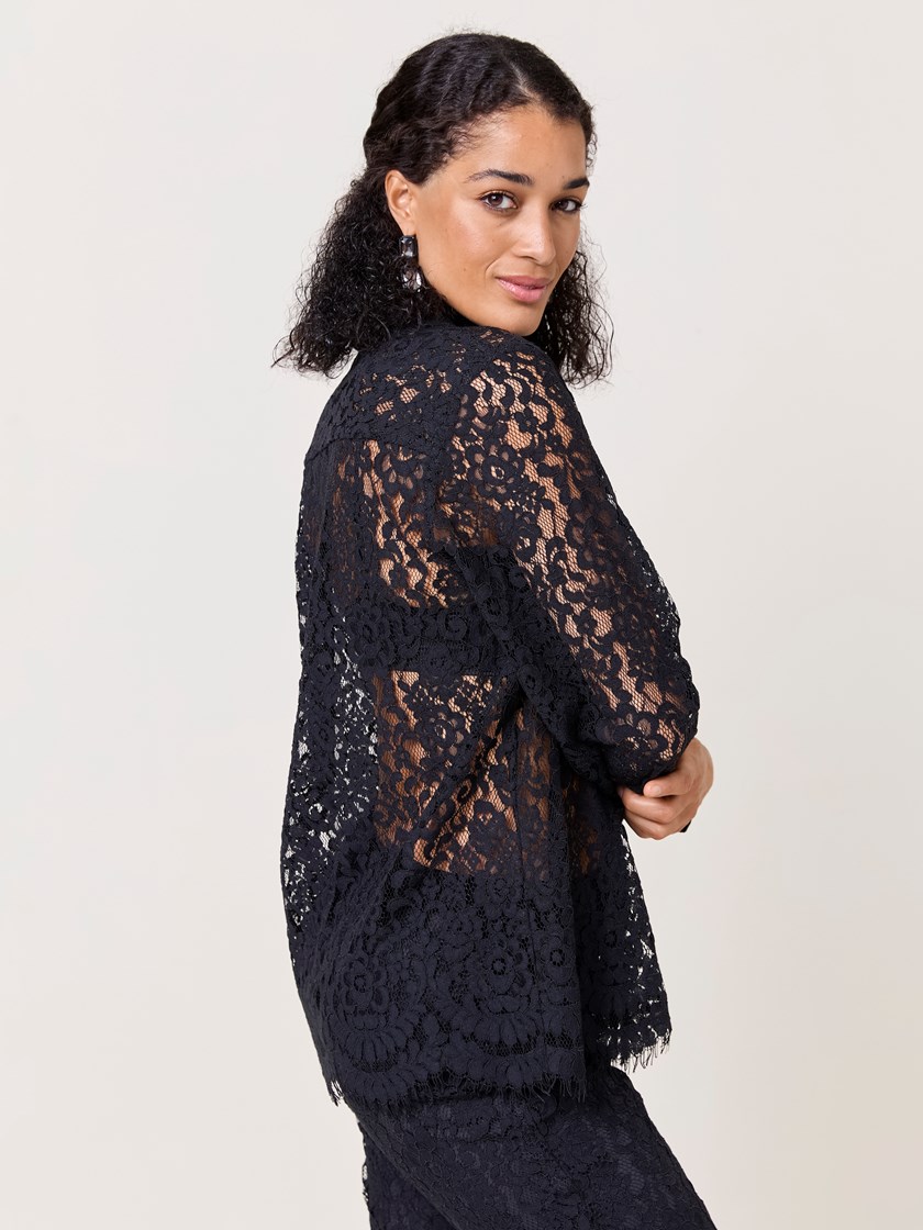 7509317 CAB 7509317_CAB-DONNA-W24-Modell-Front_chn=match_9753_Delilah blondeskjorte CAB 7509317.jpg_