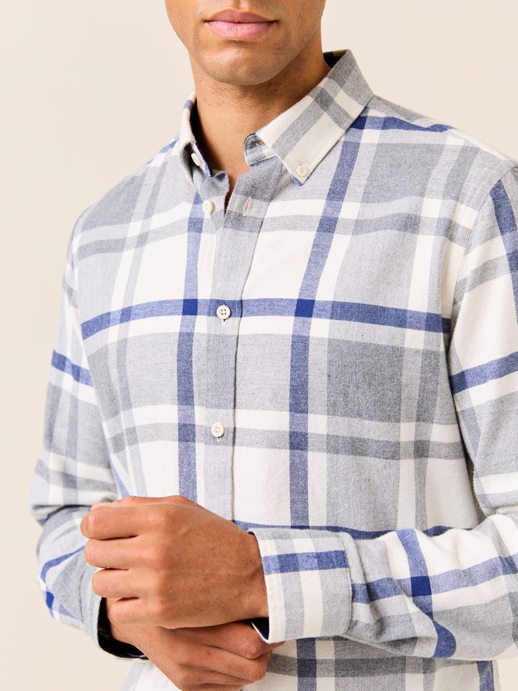 Avenell skjorte - Regular fit 7509424_I6W-JEANPAUL-W24-Modell-Front_407_Avenell skjorte - Regular fit I6W_Avenell skjorte - Regular fit I6W 7509424.jpg_Front||Front
