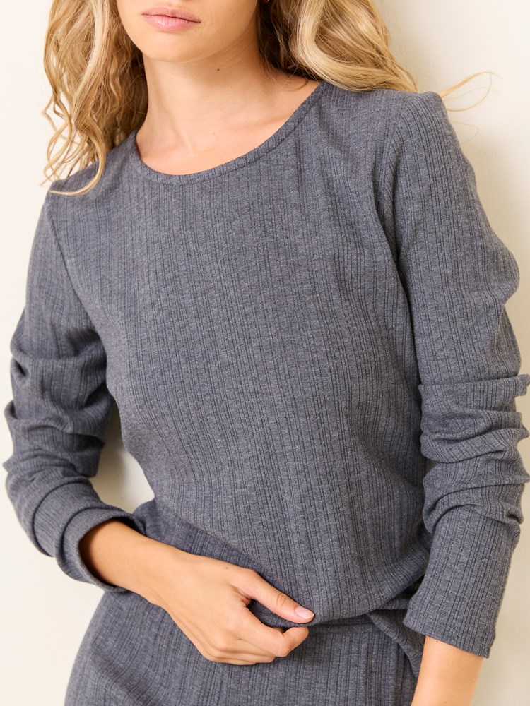 Leana genser 7509458_I7C-JEANPAUL-W24-Modell-Front_4801_Leana genser I7C 7509458.jpg_Front