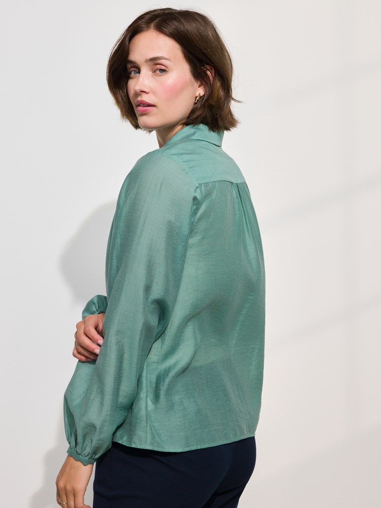 Angie bluse 7509511_I6S-MARIEPHILIPPE-A24-Modell-Back_chn=match_1845_Angie bluse I6S 7509511.jpg_Back||Back