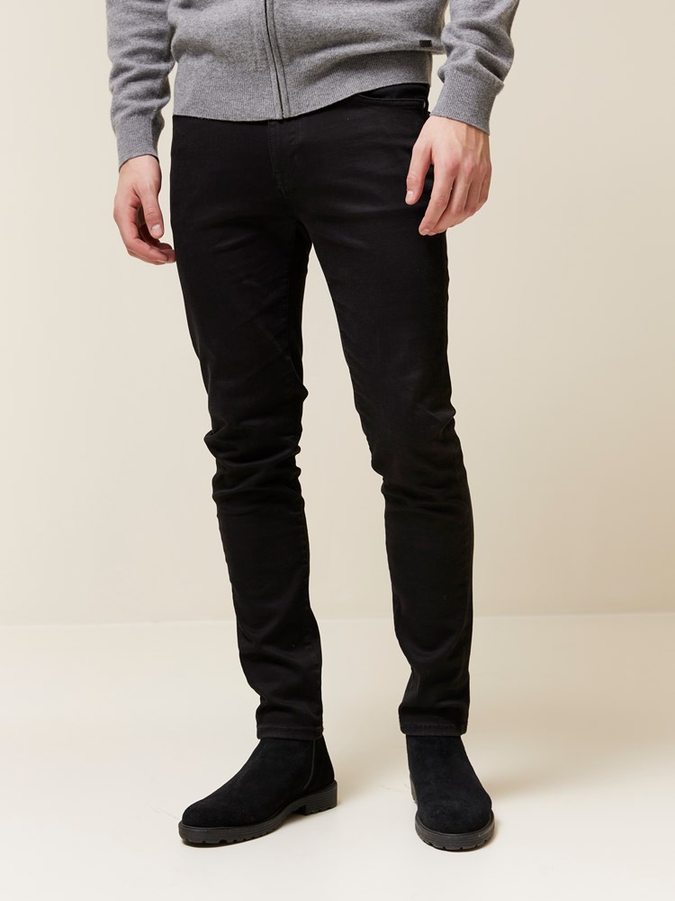 Alain blk blk hyper str. 7509514_DAI-JEANPAUL-A24-Front_9711_Alain blk blk hyper str. DAI_Alain blk blk hyper str. DAI 7509514.jpg_Front||Front