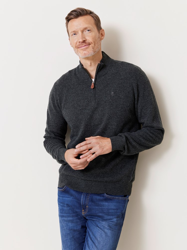 Canmore zip genser 7509534_GUJ-REDFORD-W24-Modell-Front_chn=match_7362_Canmore zip genser GUJ_Canmore zip genser GUJ 7509534.jpg_Front