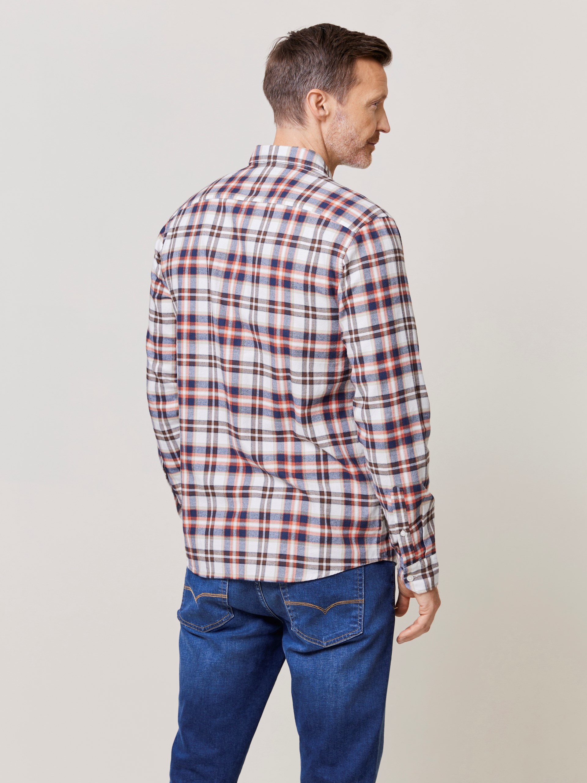 7509549 K4F 7509549_K4F-REDFORD-W24-Modell-Back_chn=match_1096_Ludlow skjorte K4F.jpg_